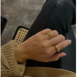 Entdecke die Statement Kollektion und die Philosophie von Jeberg Jewellery - Schönheit im Individuum.