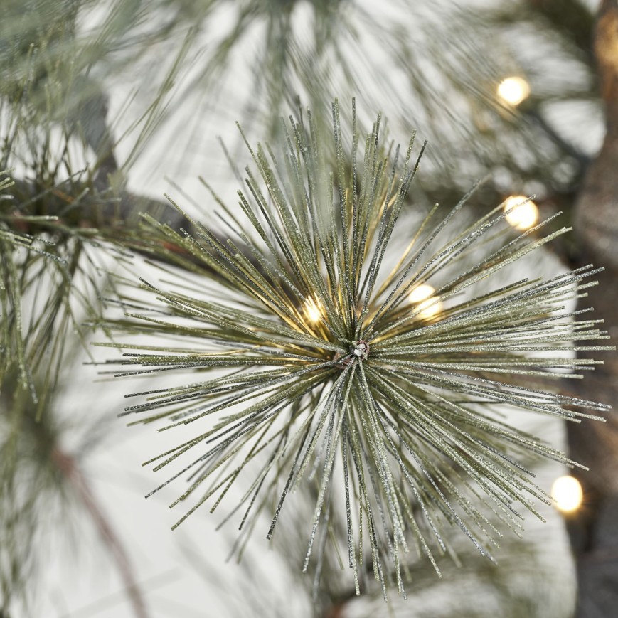 Weihnachtsbaum mit LED-Lichtern