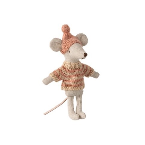 Strickpullover und Mütze
