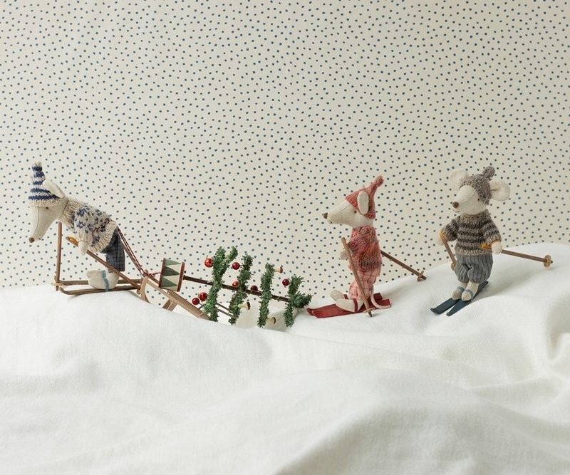 Wintermaus mit Skiset, Ansicht 2