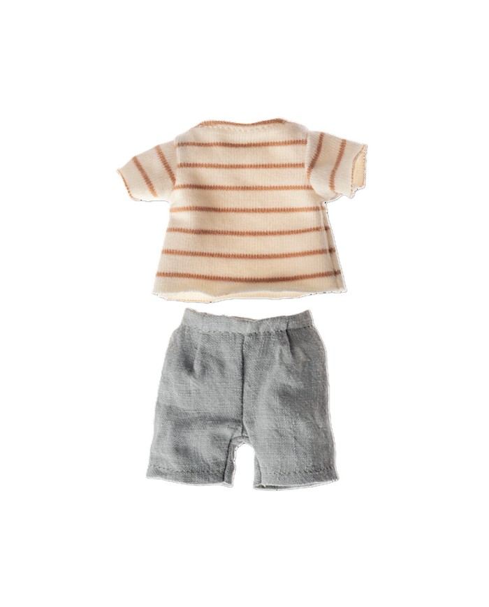 Gestreifte Bluse und Shorts