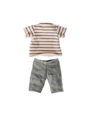 Gestreifte Bluse und Shorts