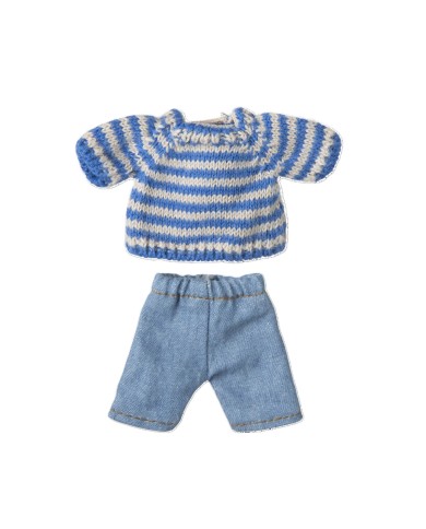 Strickpullover und Hose