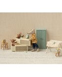 Schläfrige Babymaus in Matchbox