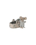 Babymaus in Tragetasche