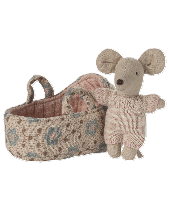 Babymaus in Tragetasche