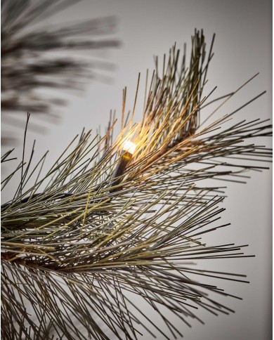 Weihnachtsbaum mit LED-Lichtern