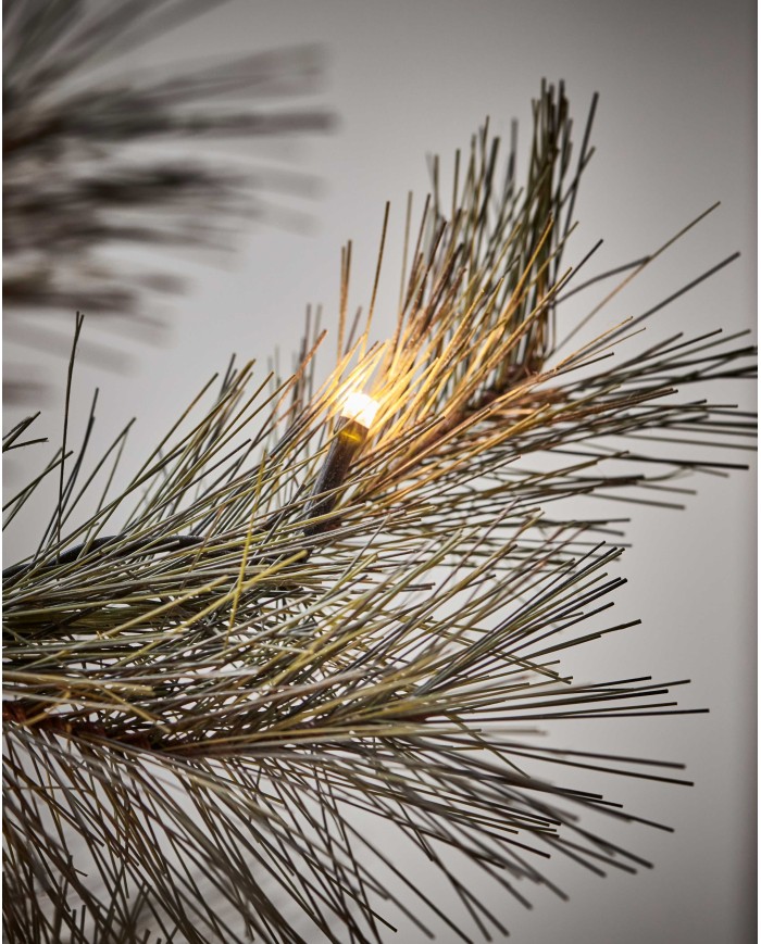 Weihnachtsbaum mit LED-Lichtern