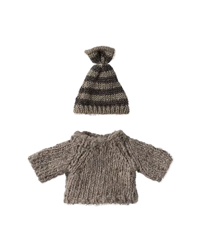 Strickpullover und Mütze von Maileg