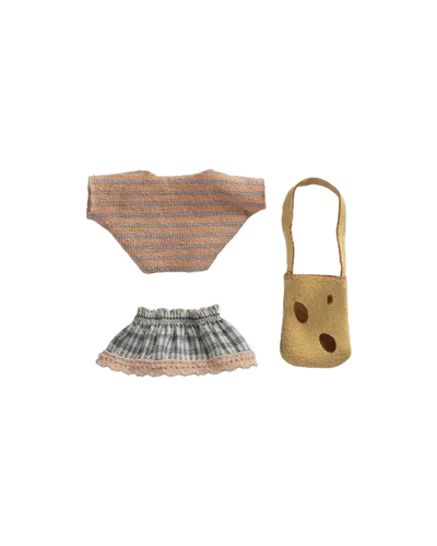 Kleidung und Tasche. Kleine Schwester Maus von Maileg